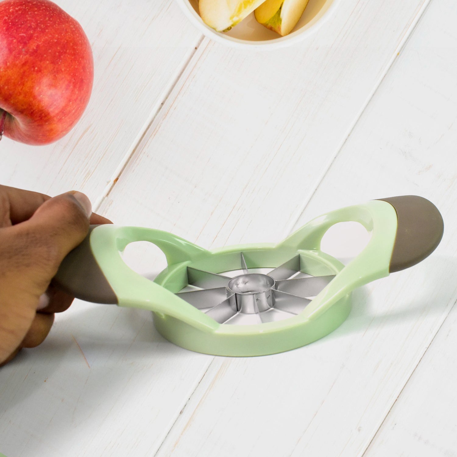 Fruit and Vegetable Cutter Stainless Steel Fruit Separator, 8-cut apple slicer (1 Pc) Fruit and Vegetable Cutter Stainless Steel Fruit Separator, 8-cut apple slicer (1 Pc)